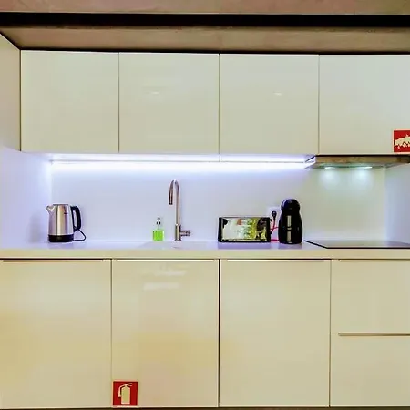 Marques De Pombal Terrace By Village Lisboa